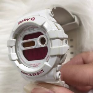 White baby-g shock digital watch